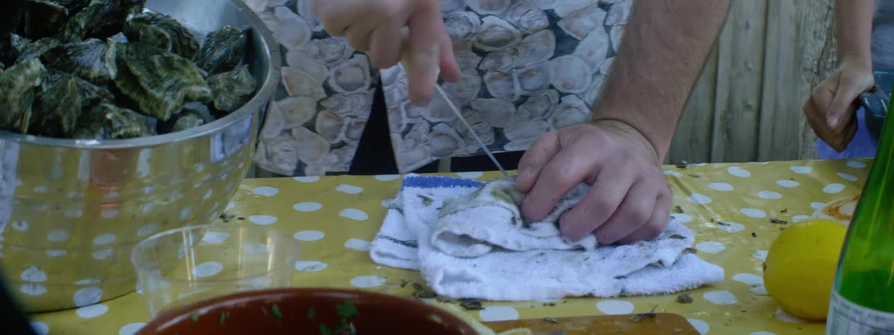 Man cuts open oysters and puts them on ice