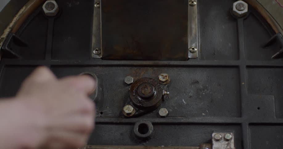 A person lifts a scoop from the machine