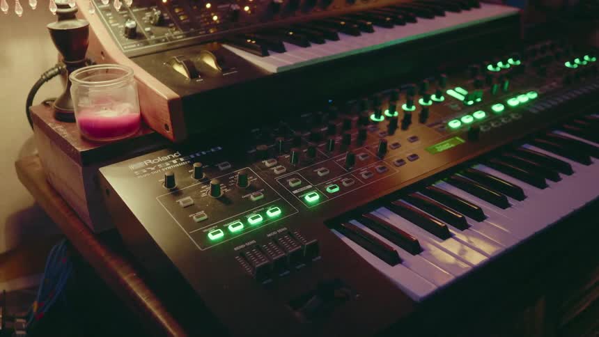 Lights are flashing on an electronic keyboard in a room