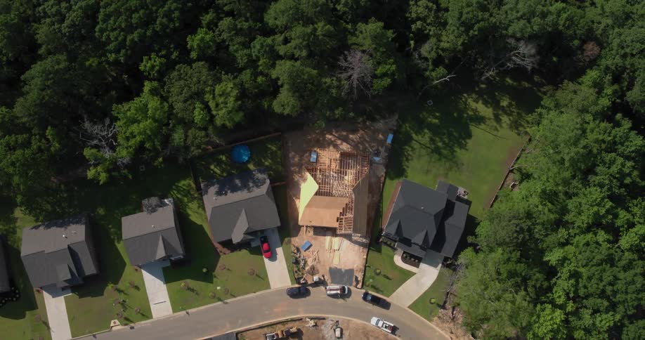 A house being built in a neighborhood