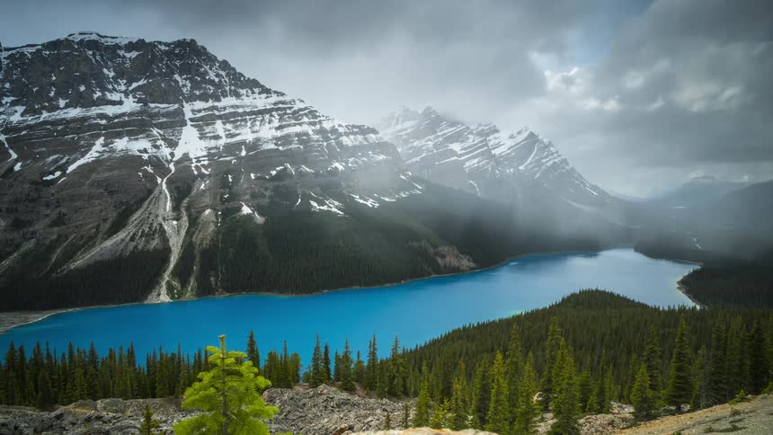 Turquoise Lake Peyton surrounded by the Canadian Rockies in Banff, Canada