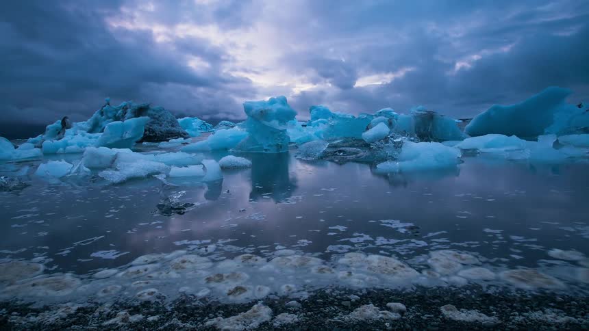 Water flows on an icy lake