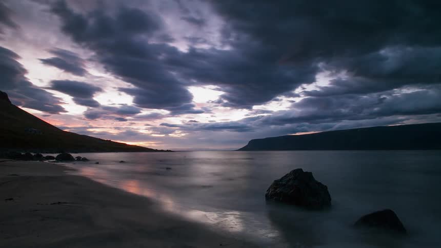 Time lapse of the beach at dusk