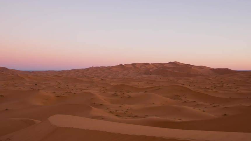 Sun rises over a desert dune in Sahara