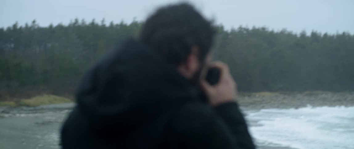 Man takes pictures of the ocean