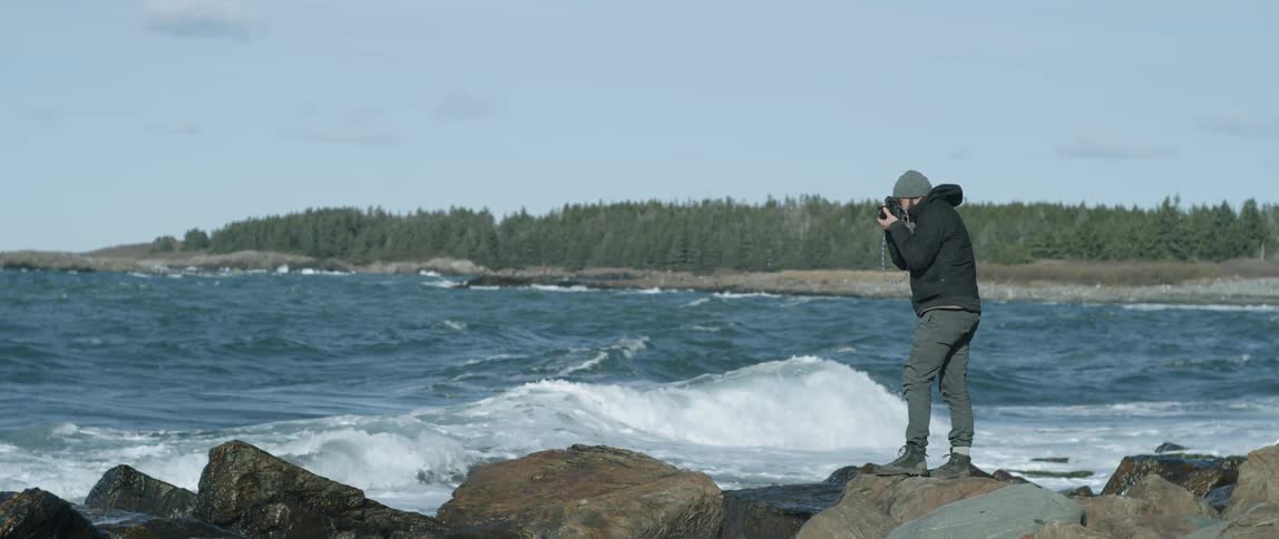 Man takes pictures of the ocean