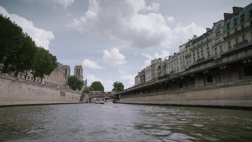 River flowing through a city on a cloudy day