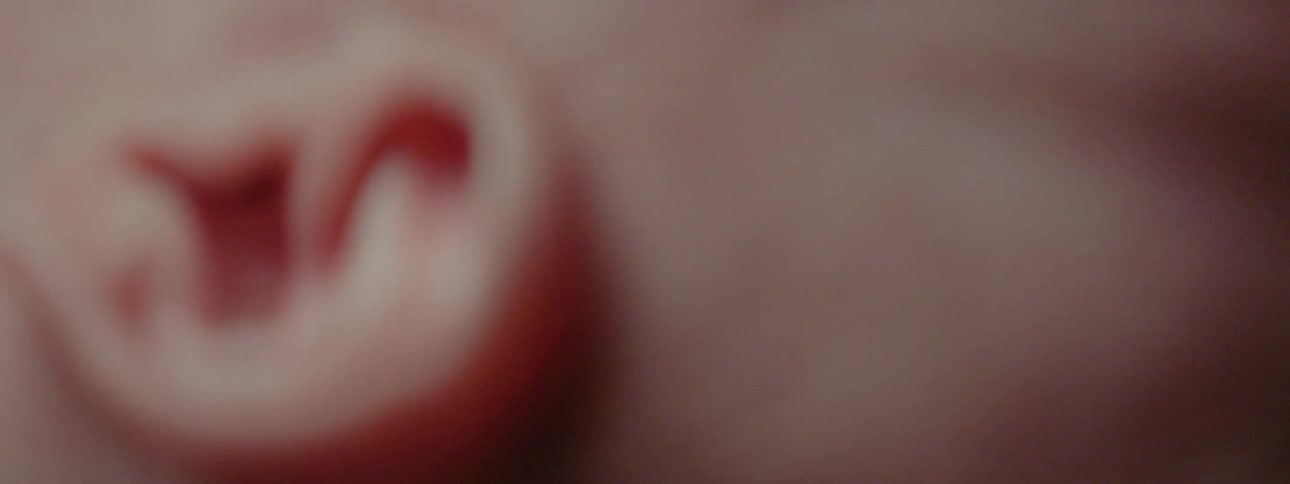Light shines on a baby's ear then fades