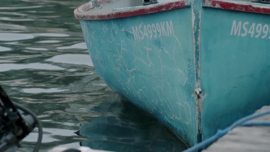 A small wooden boat is sitting in the water