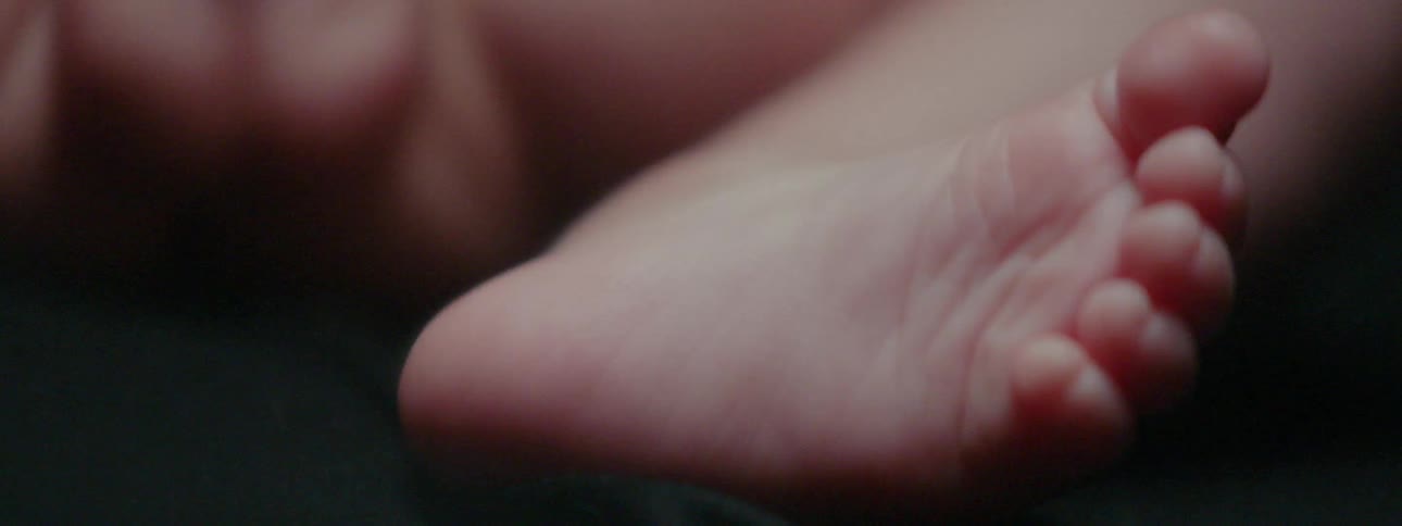 A baby wiggles its toes