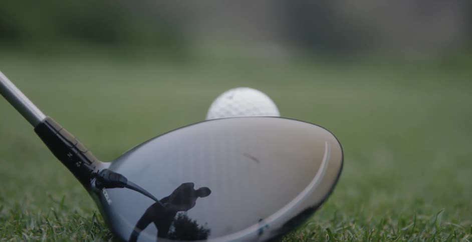Golf club aims to hit golf ball