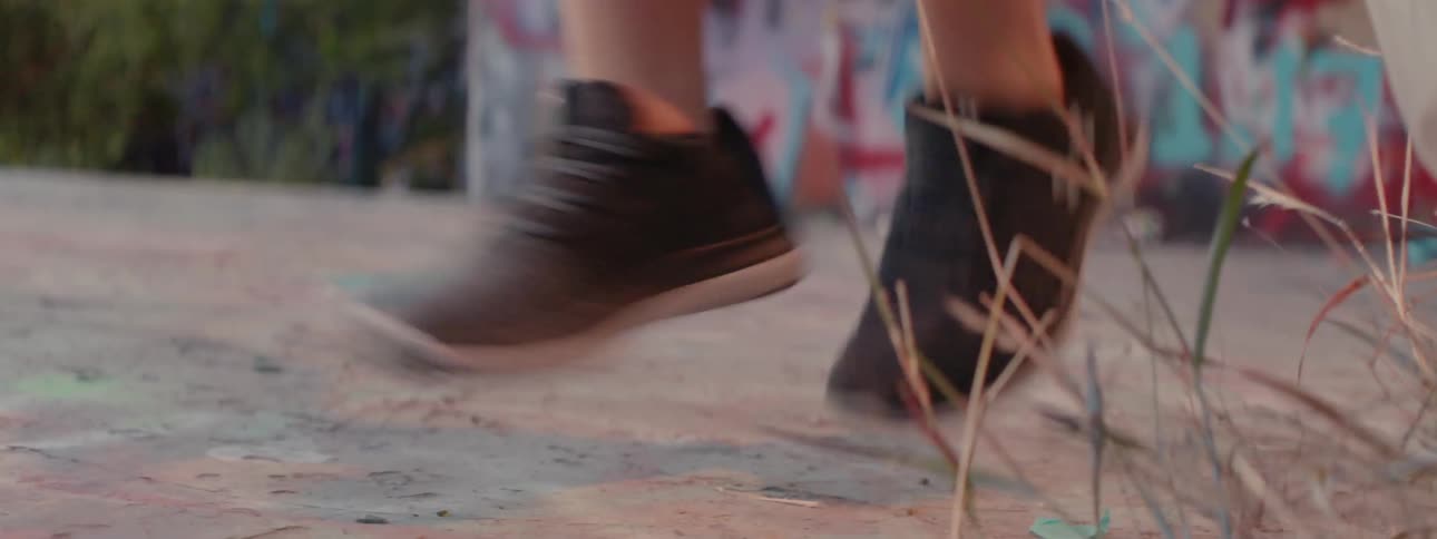 A female athlete is doing footwork in an urban area at dusk