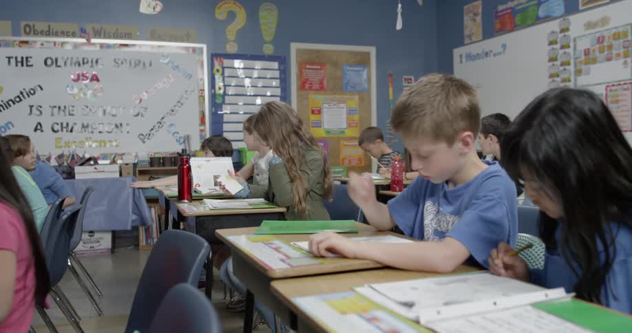 Children work together in the classroom