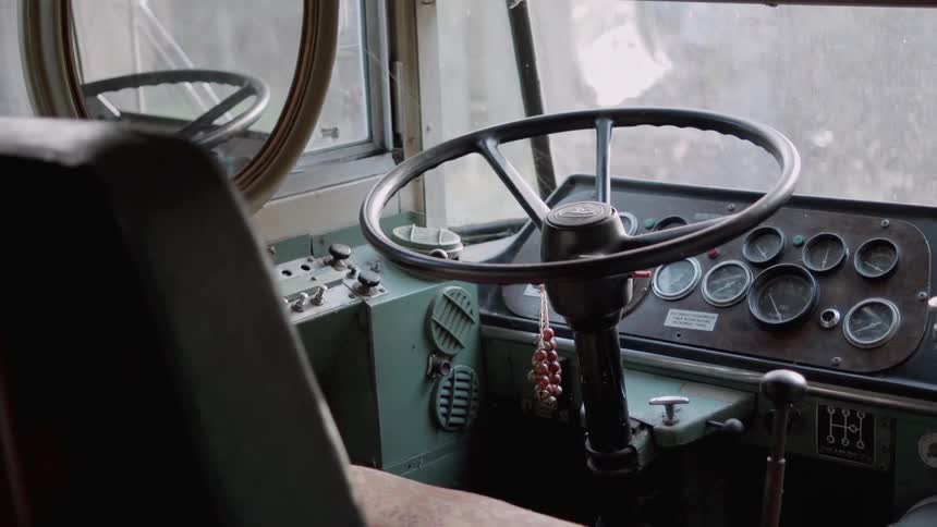 Steering wheel of a large commercial vehicle
