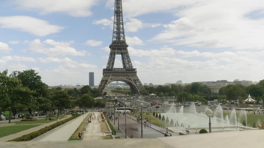 Tourists walk in front of the eiffel tower