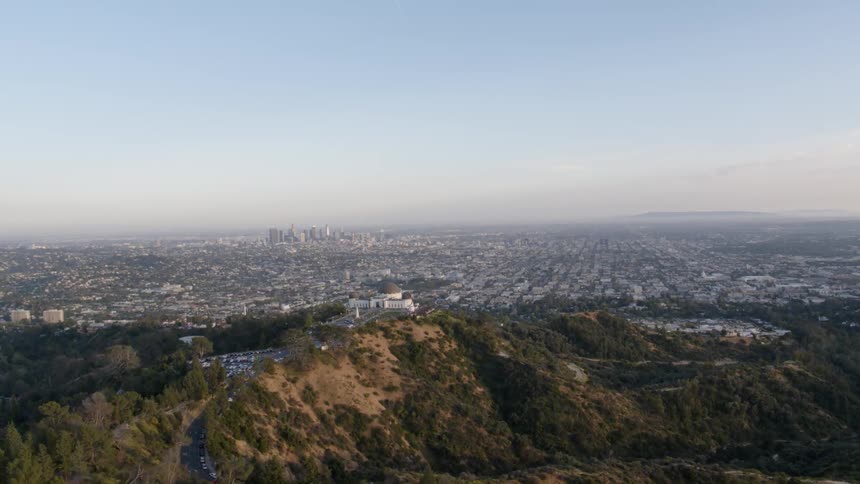 A haze is hanging in the air over the los angeles basin during the day