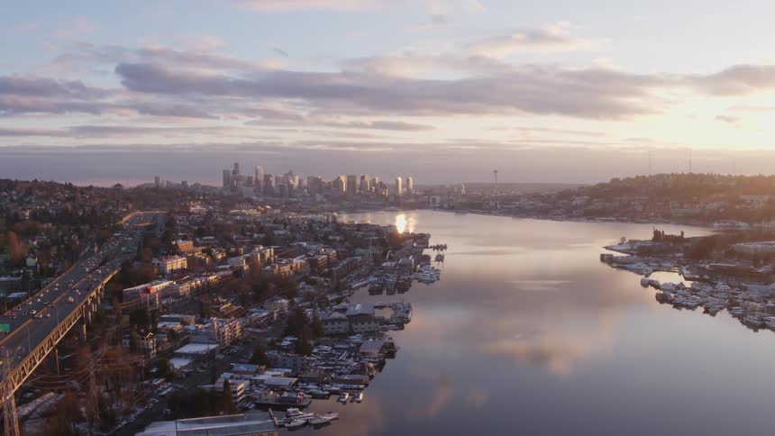 Revealing traffic on I-5 as it moves past Lake Union and the Eastlake neighborhood