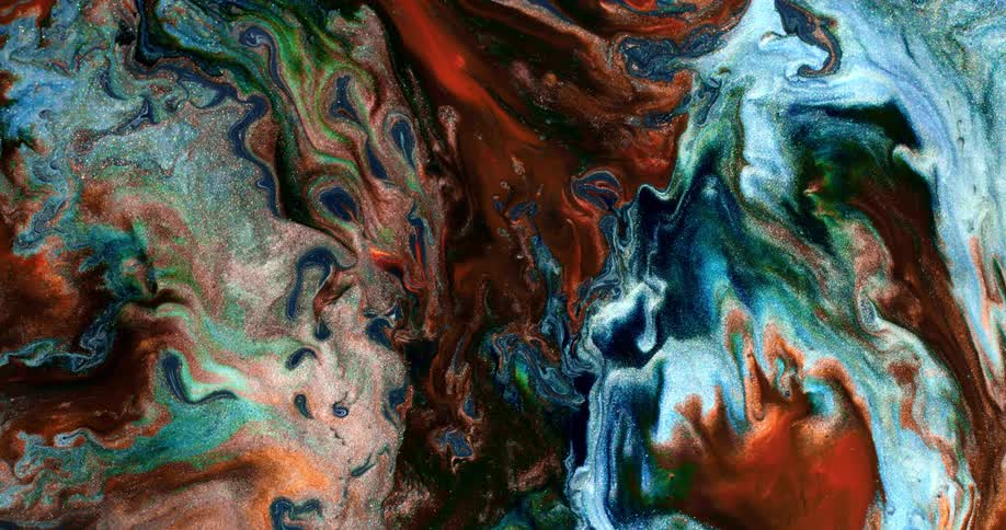Multicolored liquid blends its colors