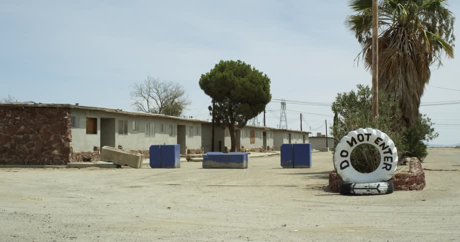 A motel sits in a desert