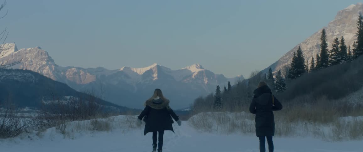 Two women are hiking towards the mountain