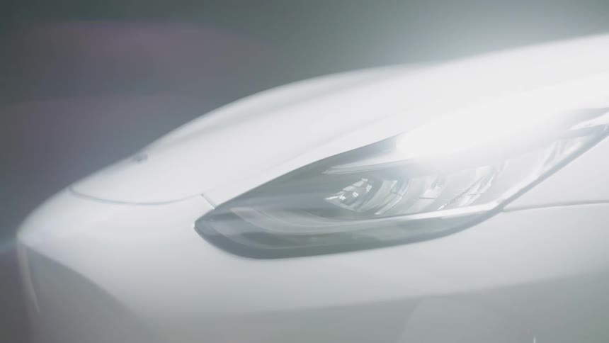 The blinkers on the front bumper of a car are flashing