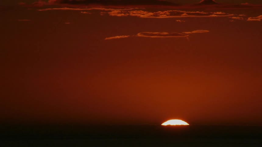 Timelapse of the sun setting to a flat horizon