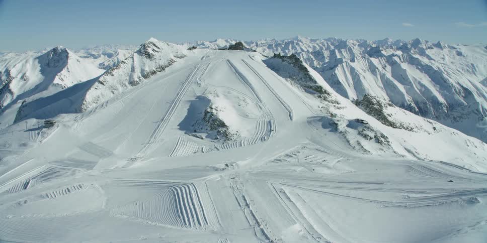 Revealing the Hintertux glacier ski resort in Tirol