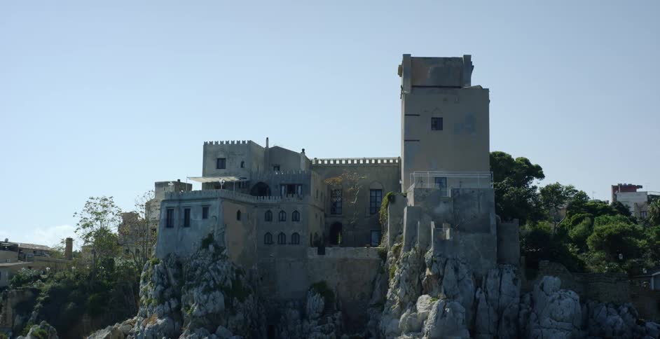 A building sits on a rocky cliff