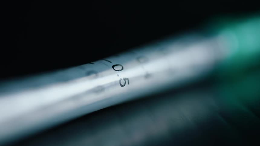 Measurement lines and numbers on a syringe