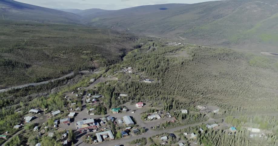 The town sits at the bottom of a mountain range