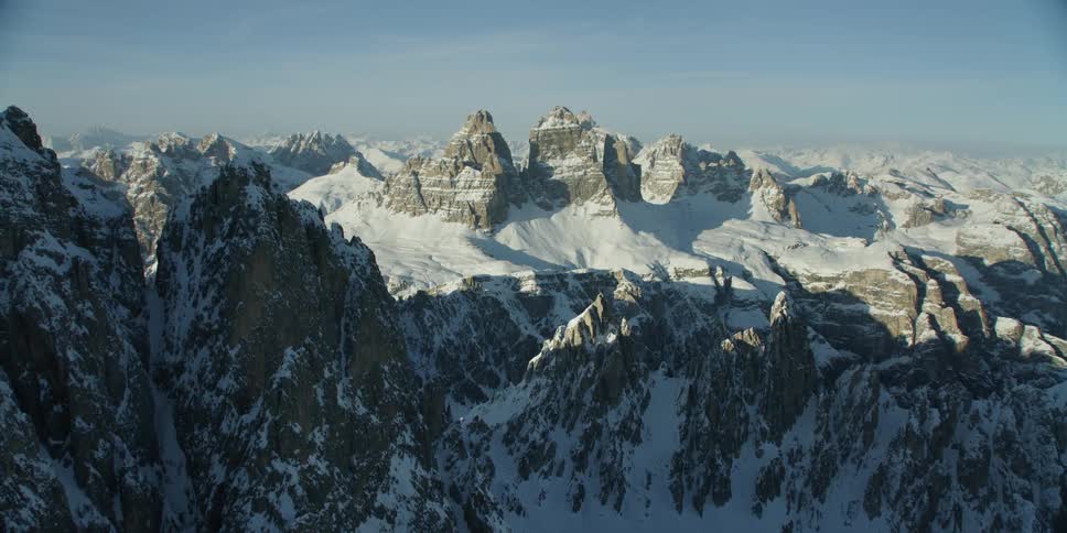A wide mountain range is covered with snow