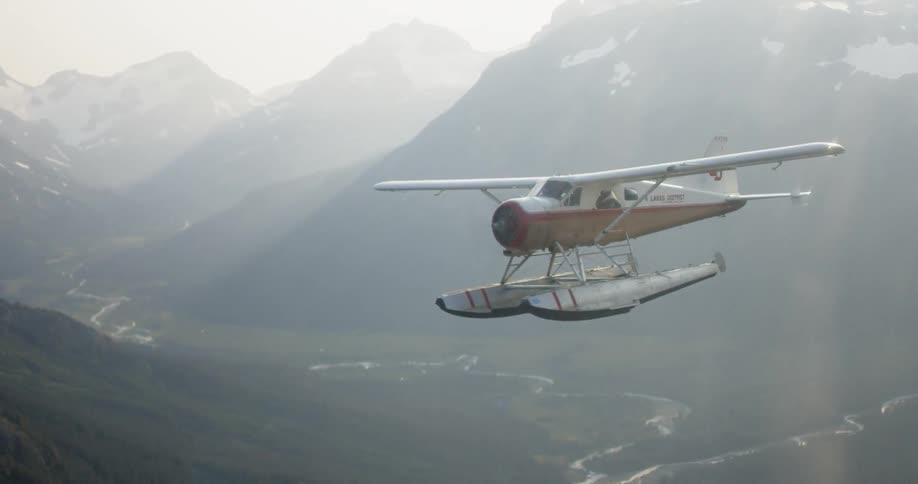 The plane coasts along the top of the mountain range