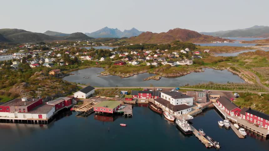 The houses sit right on the water in this town
