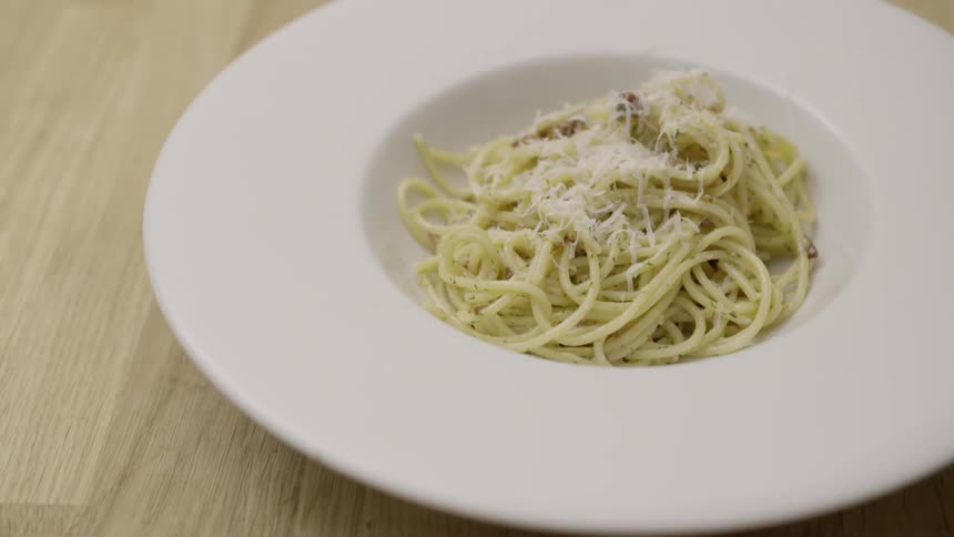 A bowl of noodles