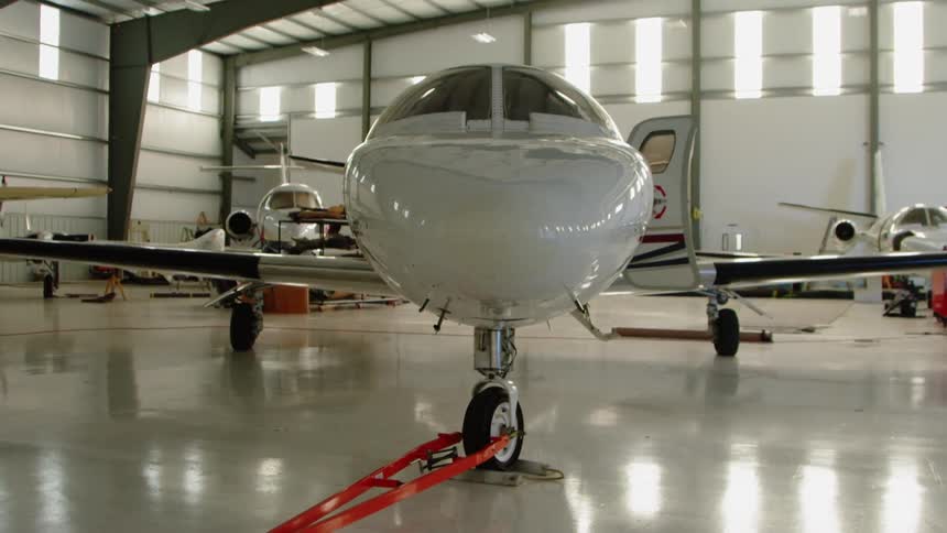 The plane wheel is fastened in the hangar