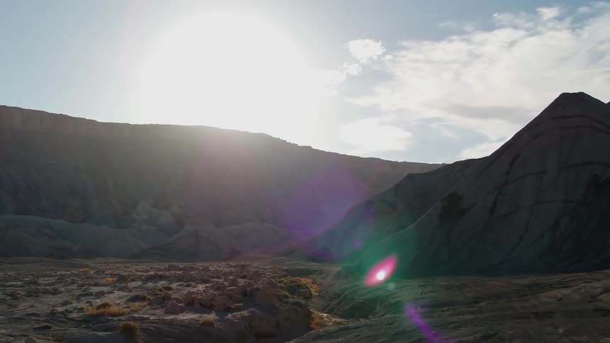 The sun shines into the canyon