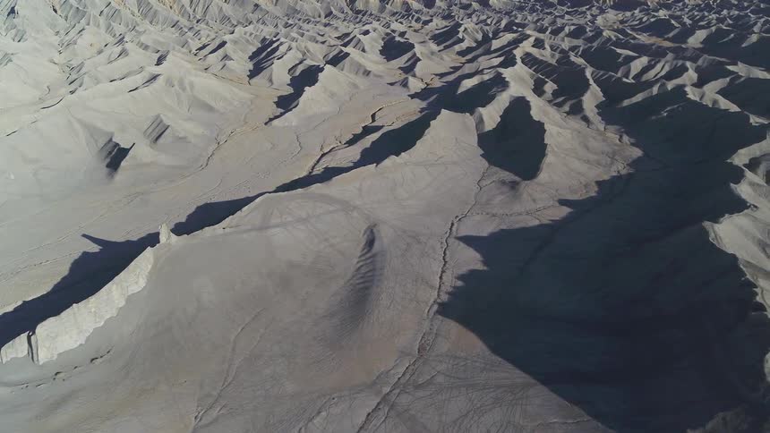 Mountains cover a desert landscape