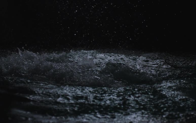 Water is splashing and rippling in the dark