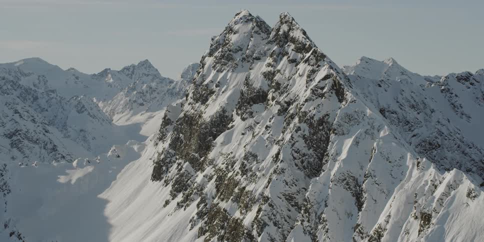 Sun shines brightly on the snow covered Mt Hohe Villerspitze