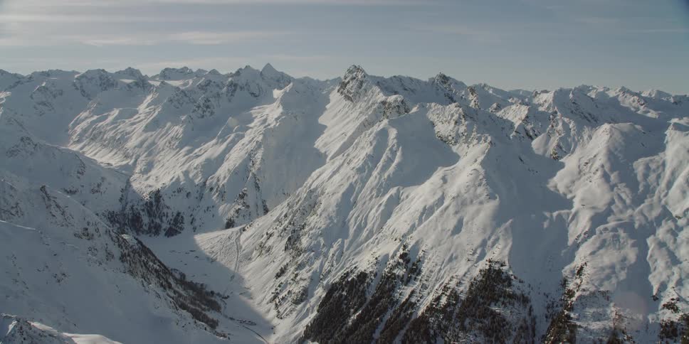 Flying towards the Stubai Alps with Oberriss Alp