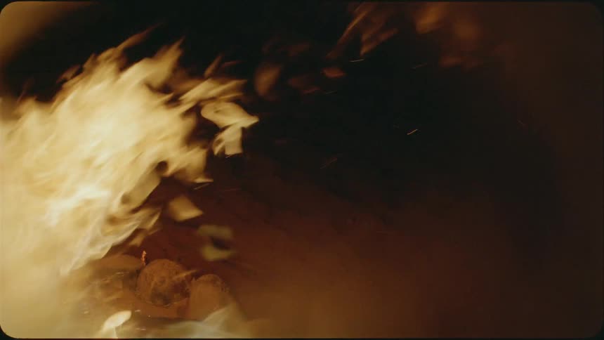 The fire rages at night in the wind
