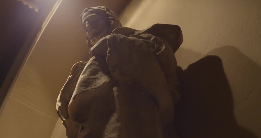 A statue of jesus located in an alcove