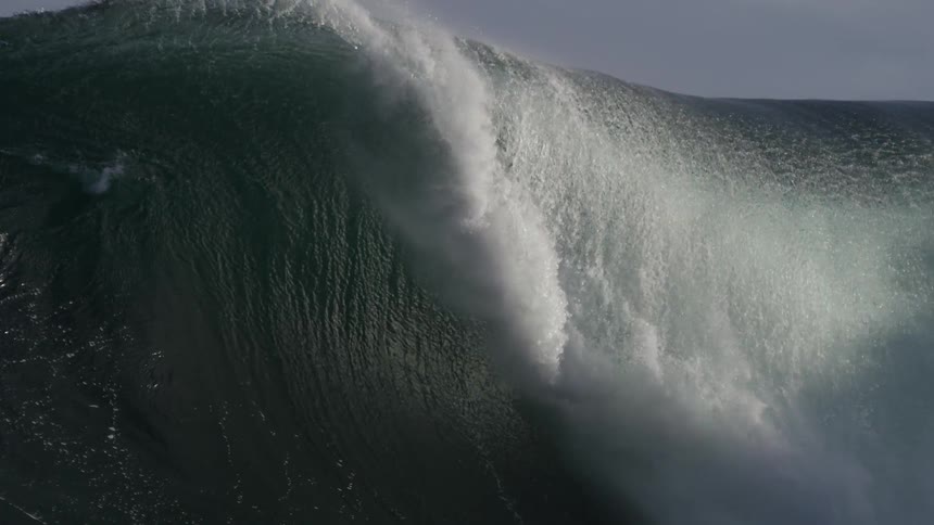 A large wave in the ocean