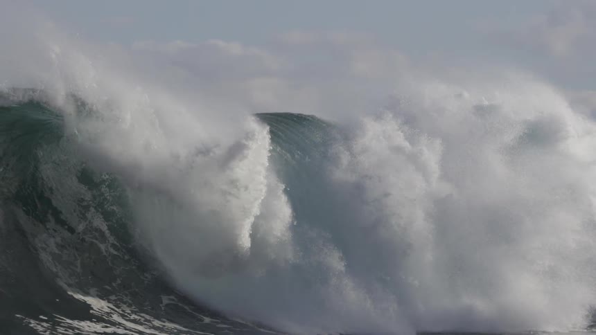 Waves crashing in the ocean