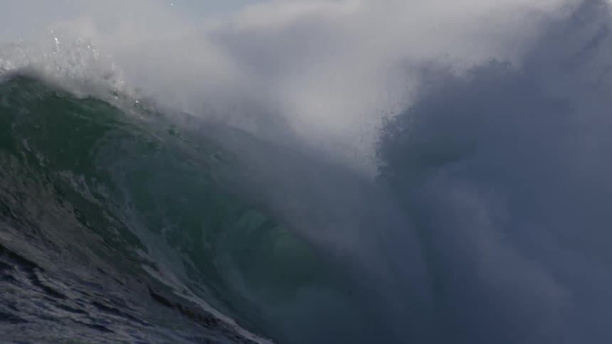 Ocean wave curling and crashing