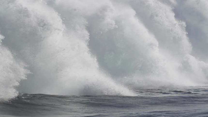 Ocean waves crashing down