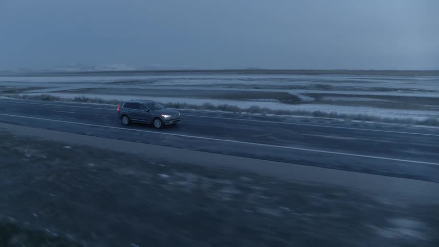 Jeep drives down a country road in the winter
