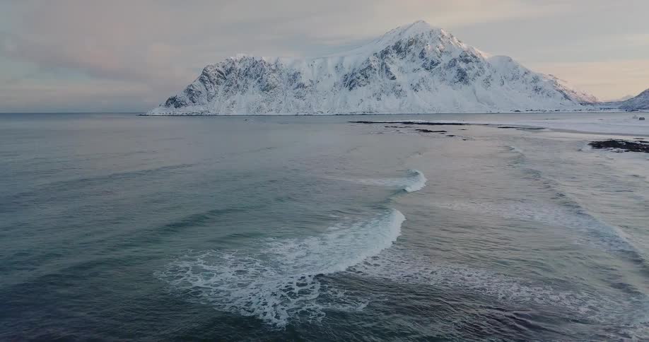 Antarctic waters flow towards the shore