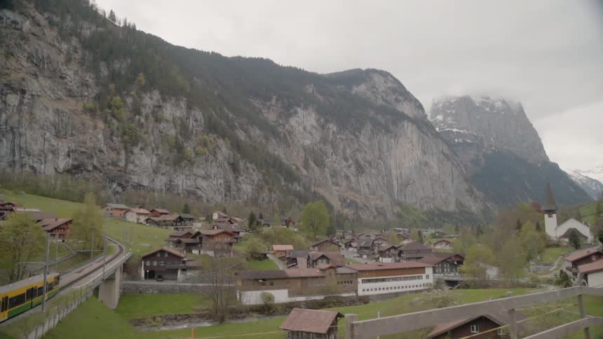 The town is seated in the middle of the mountain range