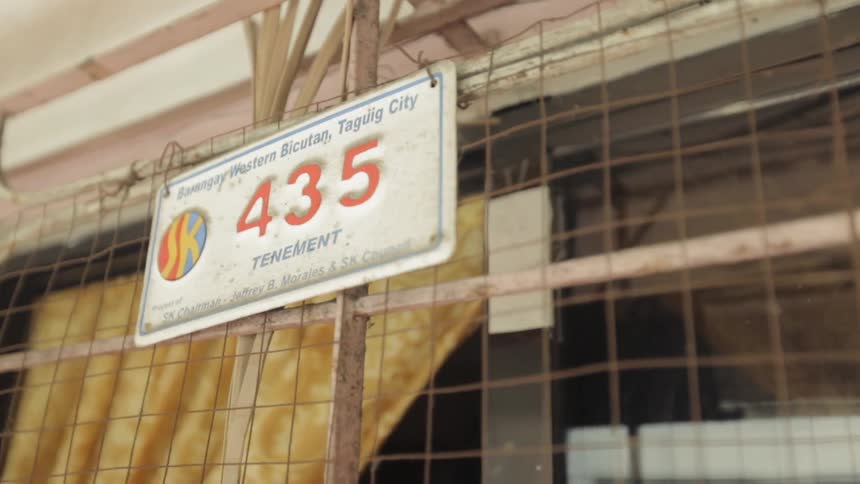 A metal tag is displayed onto caging